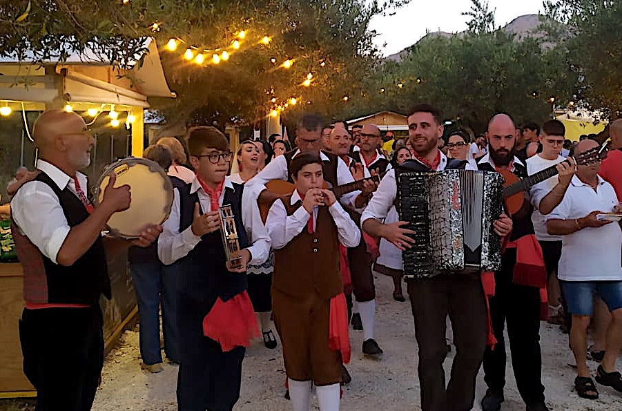 Cala Bukuto gruppo folk